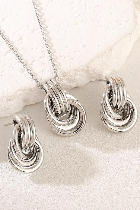 Gold Knot Pendant Necklace for Women Gold Statement Geometric Necklace Dainty Link Choker Necklace Trendy Jewelry Accessories