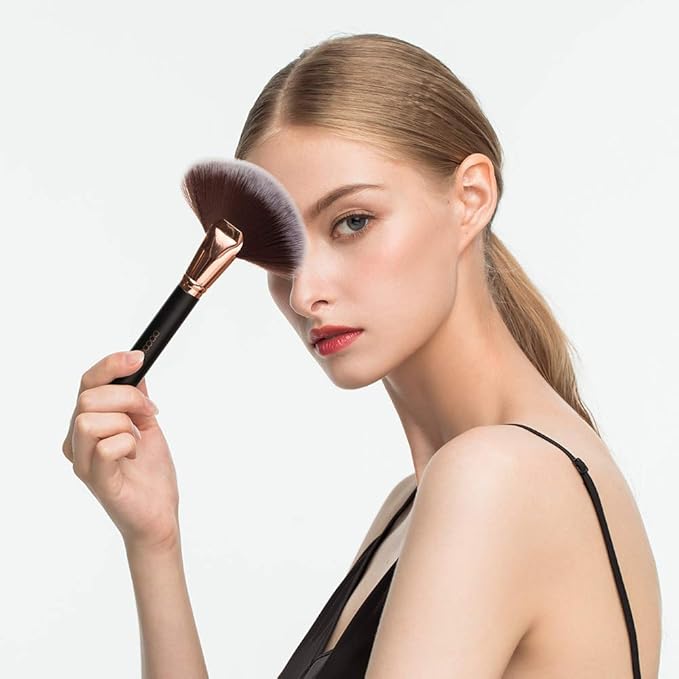 Docolor Fan Brush Finishing Powder Brush Multi-use Brush For Face and body Professional Highlighting Blush powder Bronzer Cheekbones Make Up Brushes Perfect For Spray Tan Powder Synthetic Hair Soft