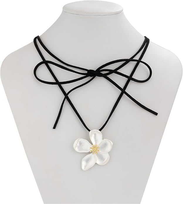 GYRMMUE Vintage Gold Flower Necklace Earrings,Large Flower Necklace Rings Earrings Set Statement Five-Petal Flower Necklace Chunky Floral Earrings Rings Jewelry for Women