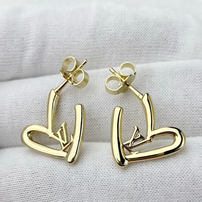 18K Gold Luxurious Heart Drop Earrings Designer-Crafted Elegant Statement Jewelry for Women Premium Tarnish-Resistant Fashion Accessory with Artistic Heart Silhouette Christmas gift