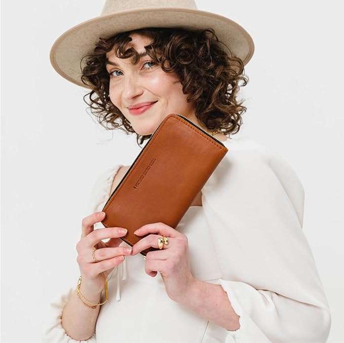 Portland Leather Goods Women's Accordion Zip Wallet – Handcrafted in Durable, Full-Grain Leather – 8 Card Slots & Secure Zippered Pocket – Honey