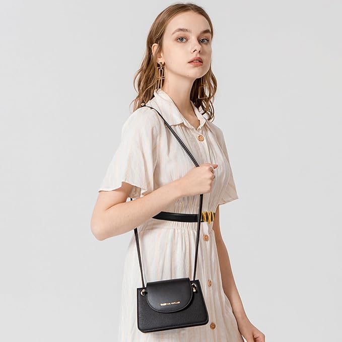 Women's Fashion Classic Metal Buckle Leather Belt with Jeans Dress