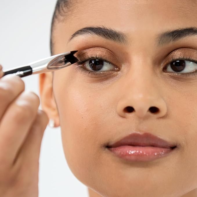 The Corner Brush Eye Stamper