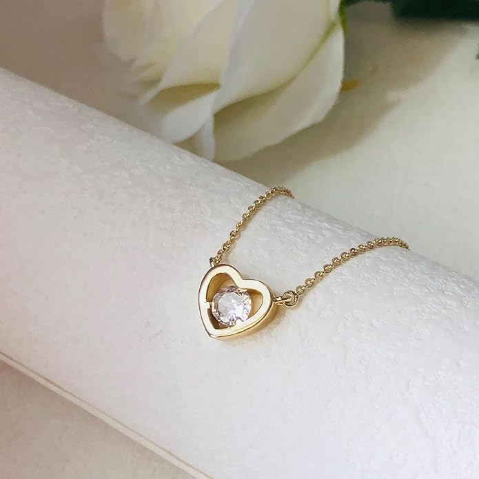 Cute Heart Necklace for Women Gold/Silver Plated Heart Pendant Choker Necklaces Tendy Love Heart Chain Necklace Dainty Gold/Silver Necklace Jewelry Gifts for Women
