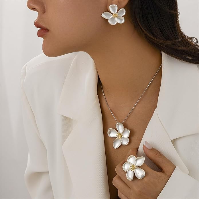 GYRMMUE Vintage Gold Flower Necklace Earrings,Large Flower Necklace Rings Earrings Set Statement Five-Petal Flower Necklace Chunky Floral Earrings Rings Jewelry for Women