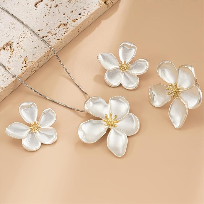GYRMMUE Vintage Gold Flower Necklace Earrings,Large Flower Necklace Rings Earrings Set Statement Five-Petal Flower Necklace Chunky Floral Earrings Rings Jewelry for Women