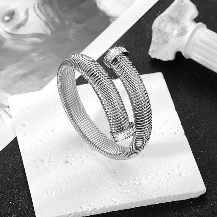 18K Gold Plated Bracelets for Women Gold Bangles for Women Chunky Bangle Bracelets for Women Bracelets Stack Tarnish Free Bangle Set of 3 for Women Accessories for Her Gifts