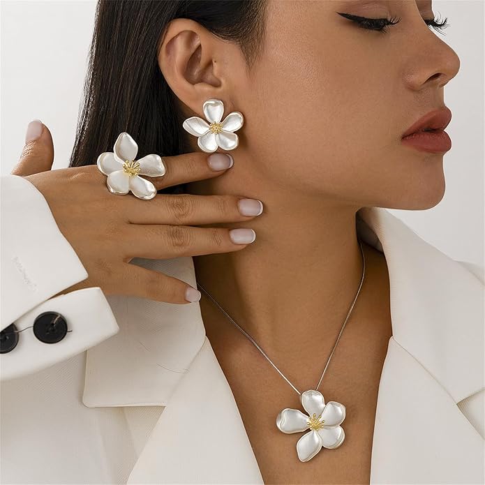 GYRMMUE Vintage Gold Flower Necklace Earrings,Large Flower Necklace Rings Earrings Set Statement Five-Petal Flower Necklace Chunky Floral Earrings Rings Jewelry for Women