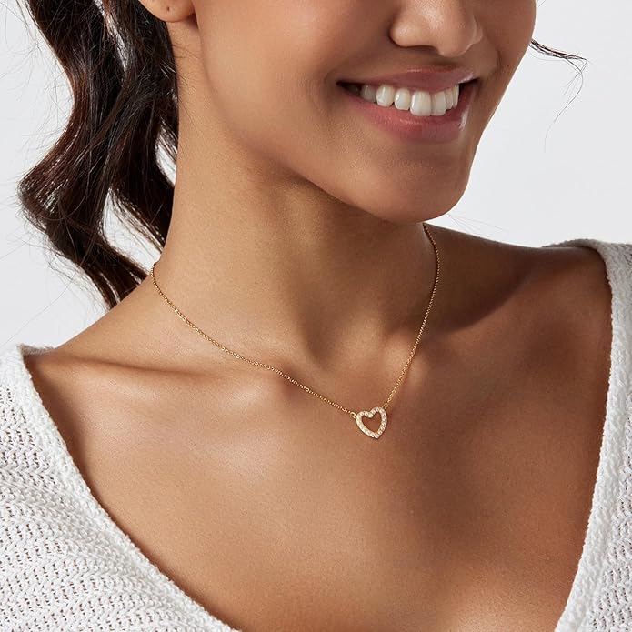 Cute Heart Necklace for Women Gold/Silver Plated Heart Pendant Choker Necklaces Tendy Love Heart Chain Necklace Dainty Gold/Silver Necklace Jewelry Gifts for Women
