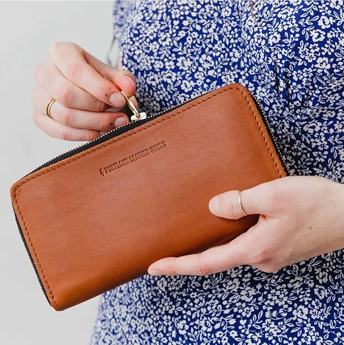 Portland Leather Goods Women's Accordion Zip Wallet – Handcrafted in Durable, Full-Grain Leather – 8 Card Slots & Secure Zippered Pocket – Honey