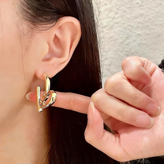 18K Gold Luxurious Heart Drop Earrings Designer-Crafted Elegant Statement Jewelry for Women Premium Tarnish-Resistant Fashion Accessory with Artistic Heart Silhouette Christmas gift