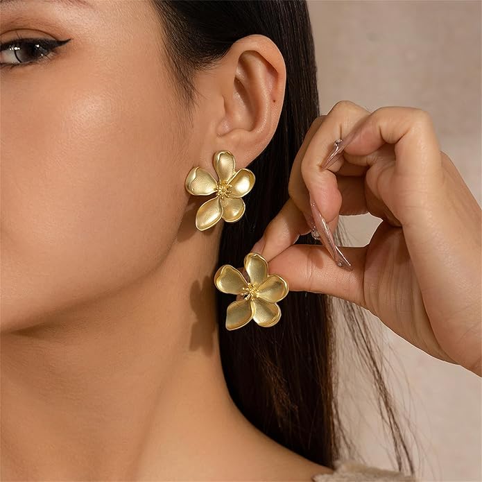 GYRMMUE Vintage Gold Flower Necklace Earrings,Large Flower Necklace Rings Earrings Set Statement Five-Petal Flower Necklace Chunky Floral Earrings Rings Jewelry for Women