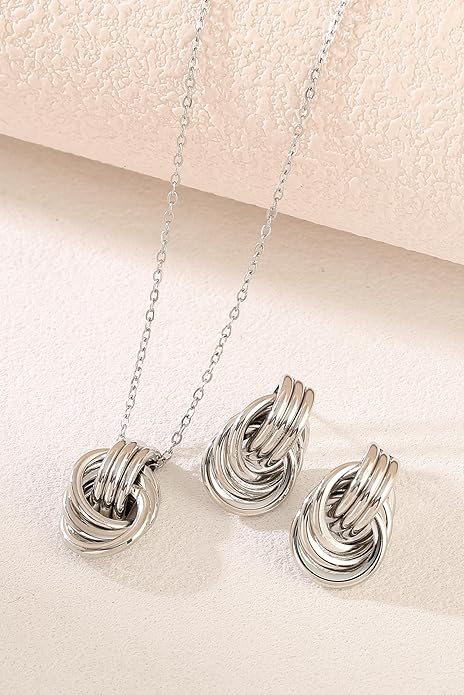 Gold Knot Pendant Necklace for Women Gold Statement Geometric Necklace Dainty Link Choker Necklace Trendy Jewelry Accessories
